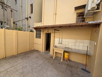 CASA EN VENTA – 2 PLANTAS CON PATIO EN FLORES